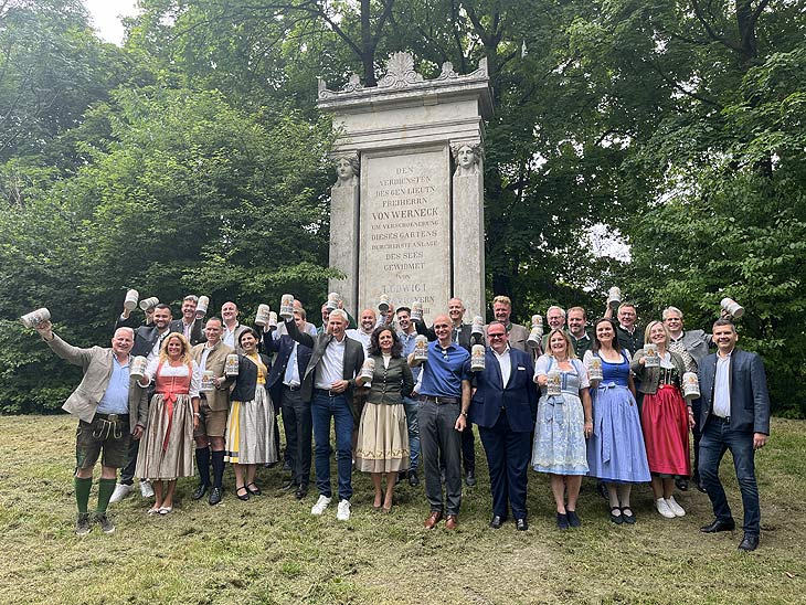 Der Festkrug der Wiesnwirte 2022 wurde am 11.07.2022 vorgestellt: (©Foto. Martin Schmitz)